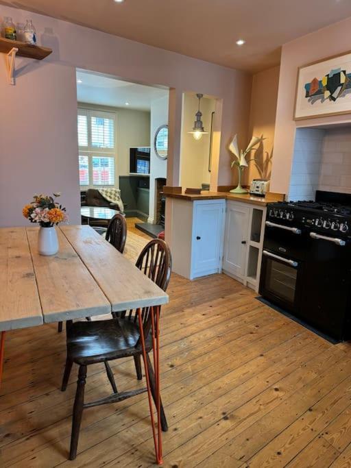 Spring Crescent Cottage In Rye Esterno foto